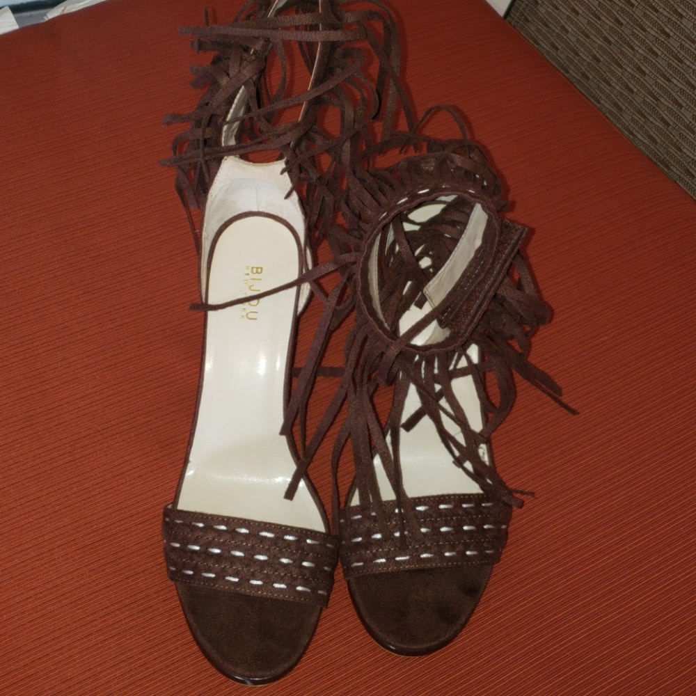 Shoes - Picture 2 of 4